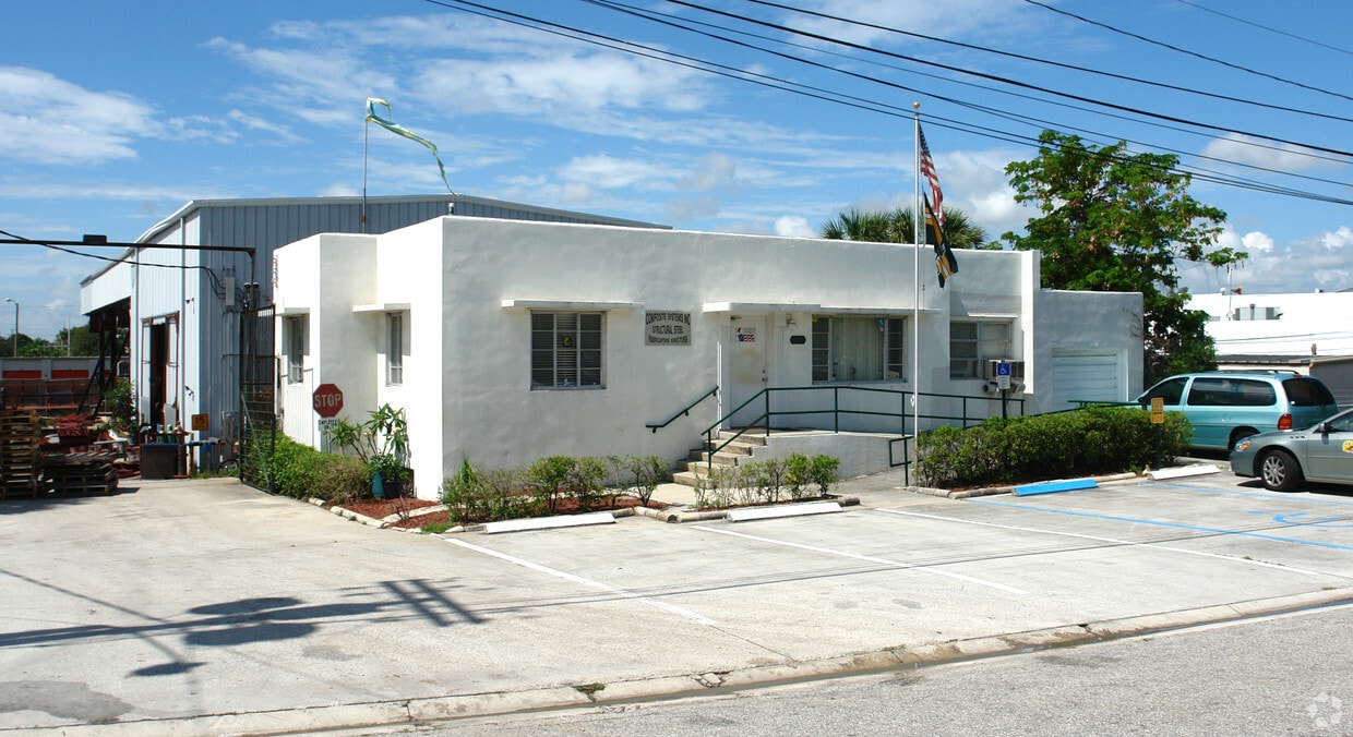 Primary Photo - 202 2nd Ave