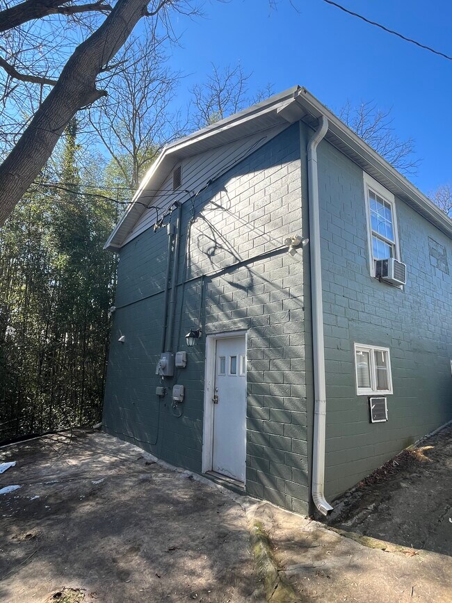 Main Entry - 59 Oak St