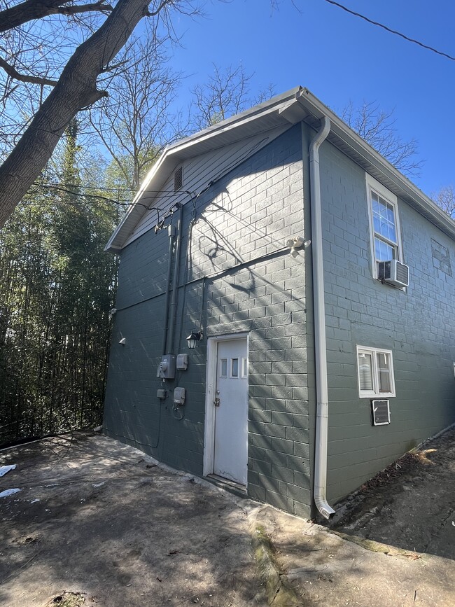 Main Entry - 59 Oak St