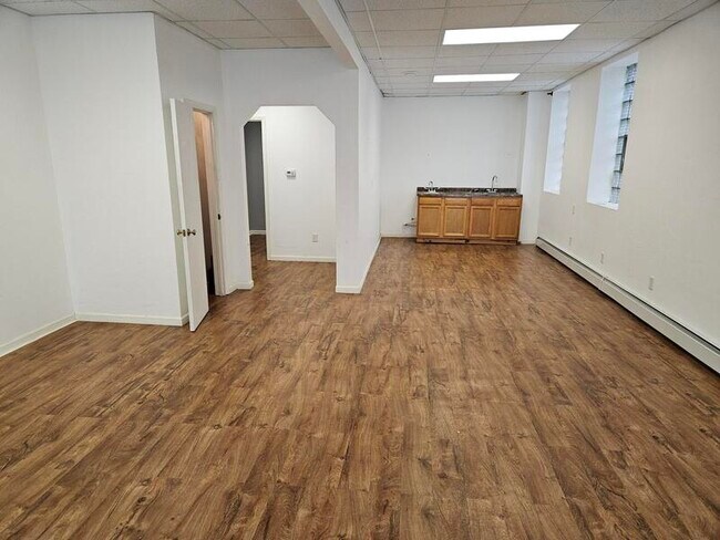 Building Photo - 208 Main Ave