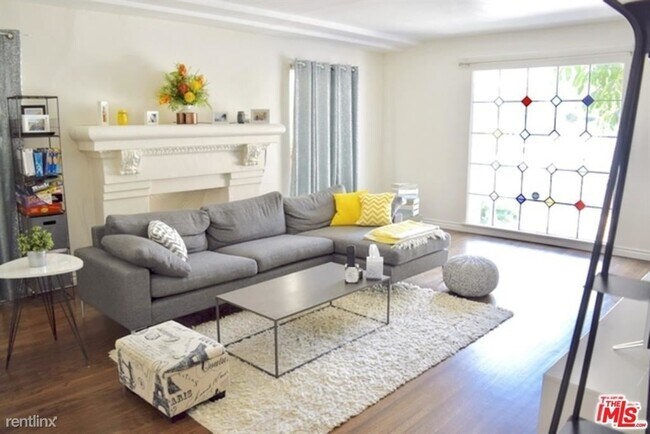 Building Photo - 3 br, 3 bath House - 556 N Flores St # 4