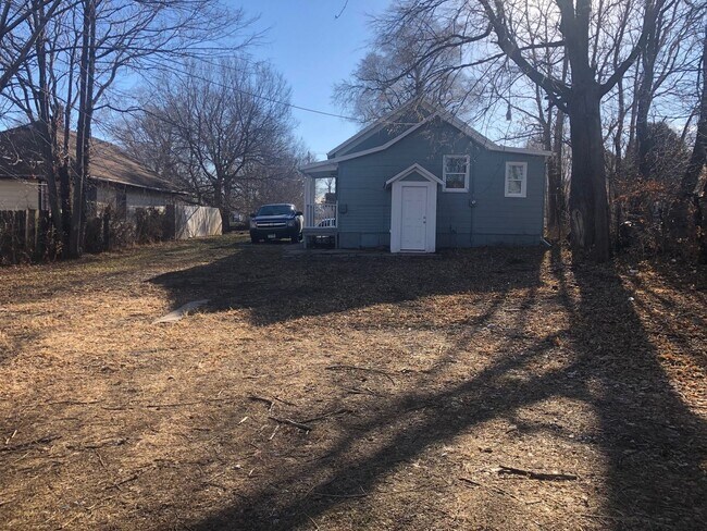 Building Photo - Renovated 2BR House