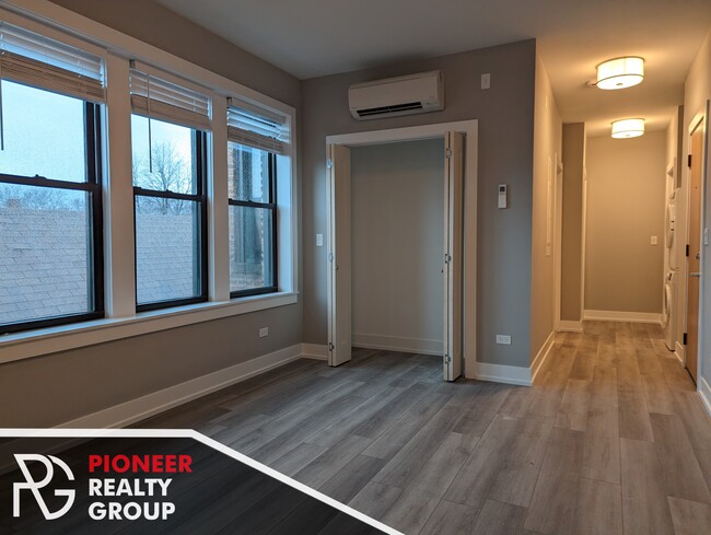 Foto del edificio - 3937 N Janssen Ave