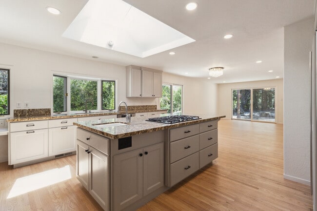 Building Photo - 26530 Conejo Ct