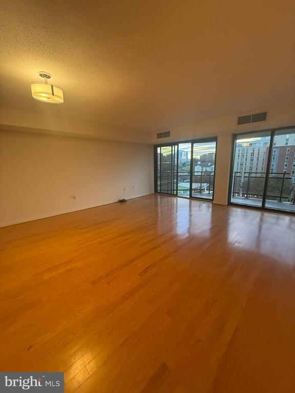 Building Photo - 1530 Key Blvd