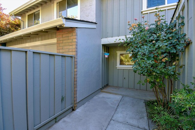 Building Photo - Remodeled townhouse with AC, Top Cupertino...