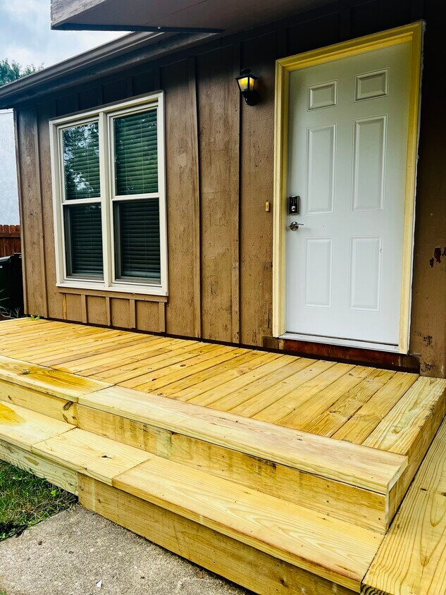 Front porch - 2104 Summit View Rd