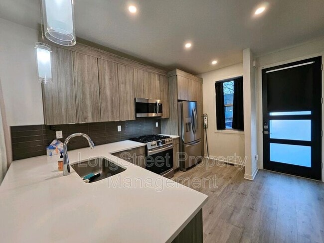 Foto del edificio - 7334 N Curtis Ave