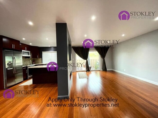 Building Photo - Stokley Properties Presents Hamilton Dr. 800A