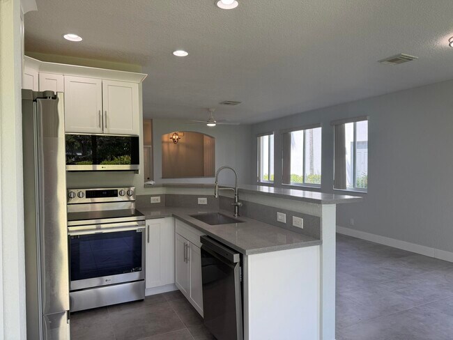 Foto del edificio - 3251 Laurel Ridge Cir