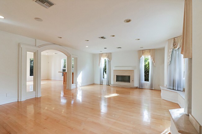 Foto del edificio - 5108 Woodley Ave