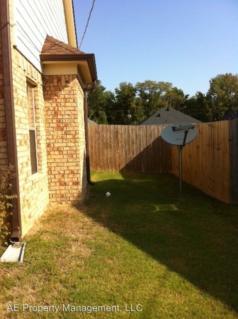 Building Photo - 216 Red Cedar Cv
