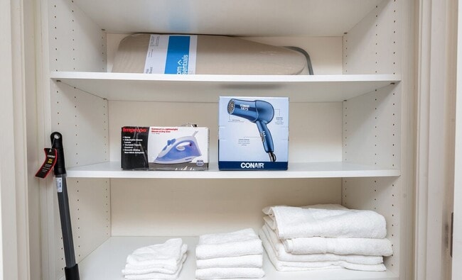 Building Photo - 1070 S Bedford St