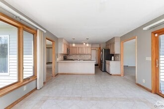 Building Photo - 3293 Greenleafe Dr