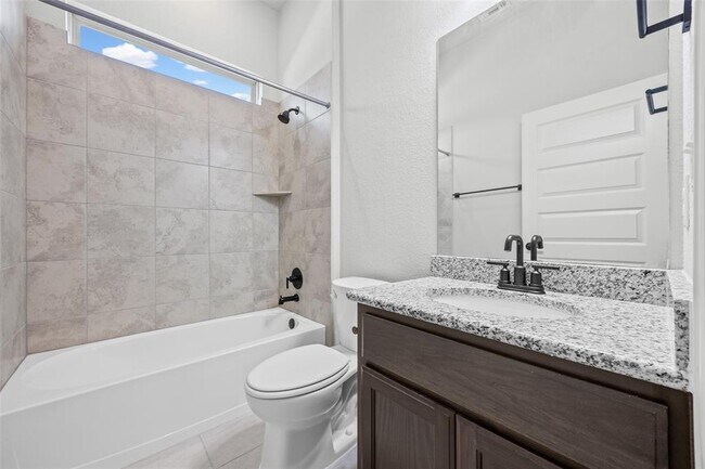 Foto del edificio - 12900 Bloomington Dr