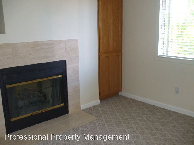Building Photo - 3 br, 2.5 bath House - 158 Sutcliffe
