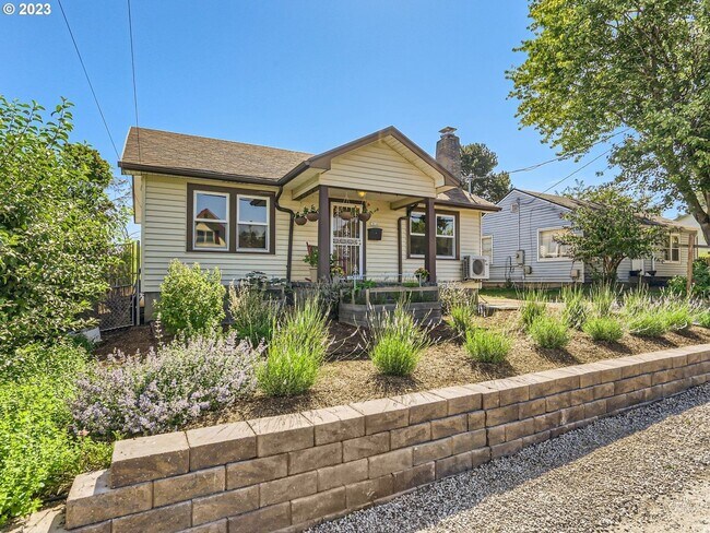 Building Photo - NORTH PORTLAND!  Charming 1920s Bungalow w...