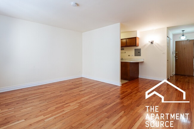 Building Photo - 660 W Wrightwood Ave