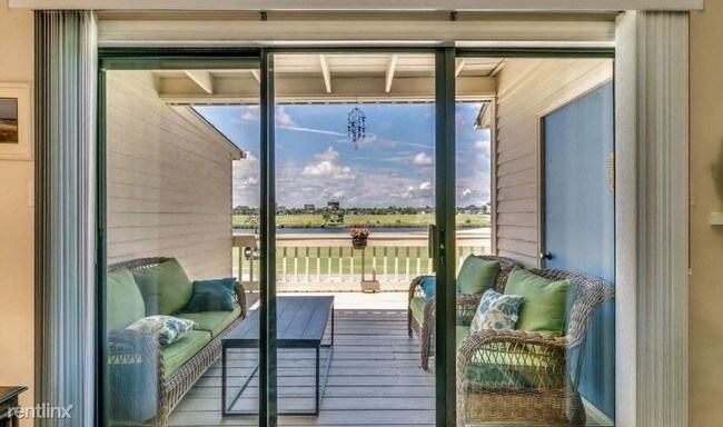 Building Photo - 3 br, 3 bath Townhome - 4032 Fairway Lakes Dr