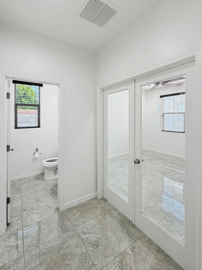 Building Photo - 4630 E Tierra Buena Ln