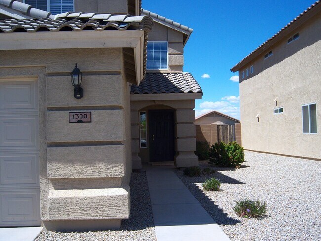 Foto del edificio - COMING SOON!! 4 BED 3 BATH, 2 CAR GARAGE IN SAN TAN VALLEY