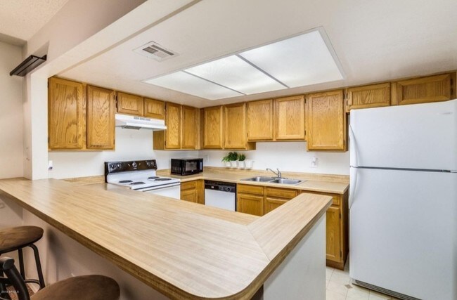 Foto del edificio - 1645 W Baseline Rd