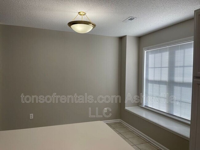 Building Photo - 105 Sandpiper Ct
