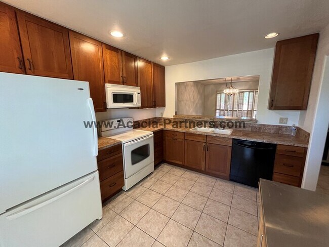 Foto del edificio - Large Three Bedroom Townhouse