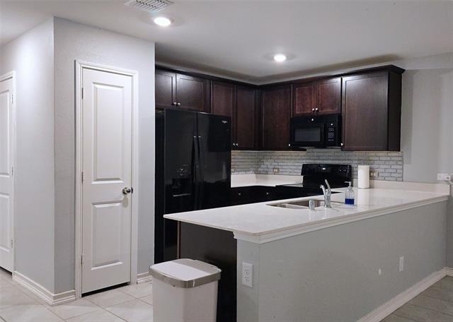 Foto del edificio - 228 Rubylace Dr