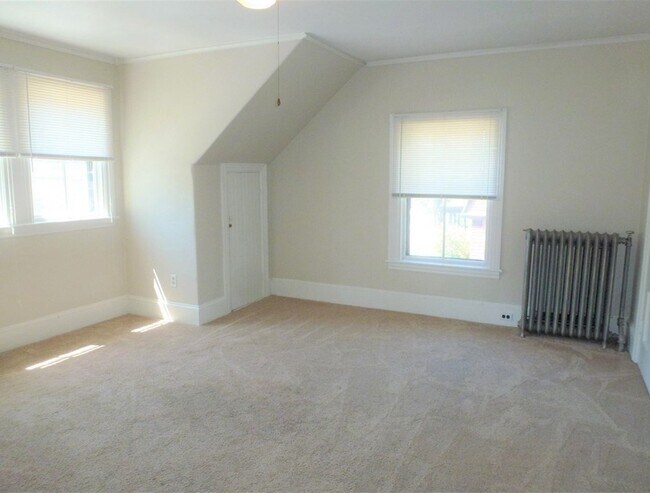 Building Photo - 38 Court Ln