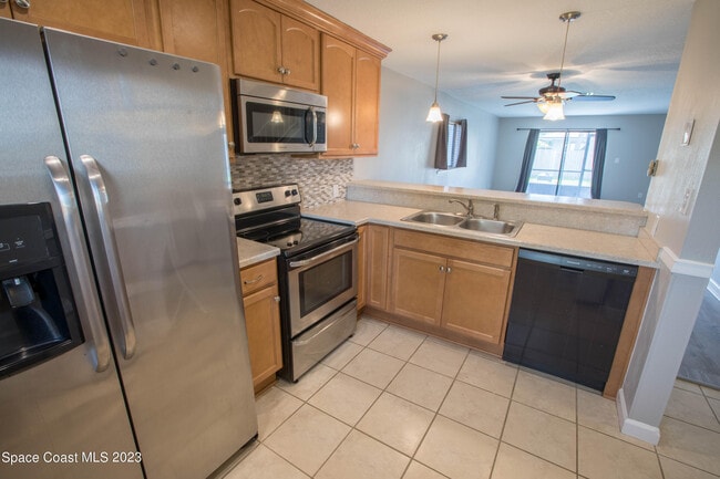 Building Photo - 277 Monroe Ave