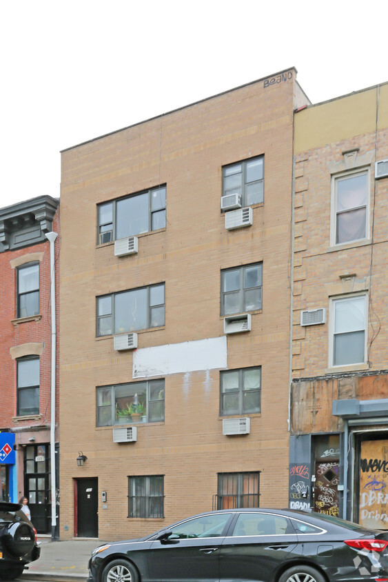 Building Photo - 185 Graham Ave
