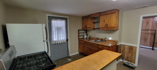 Building Photo - 50 Dillingham Rd
