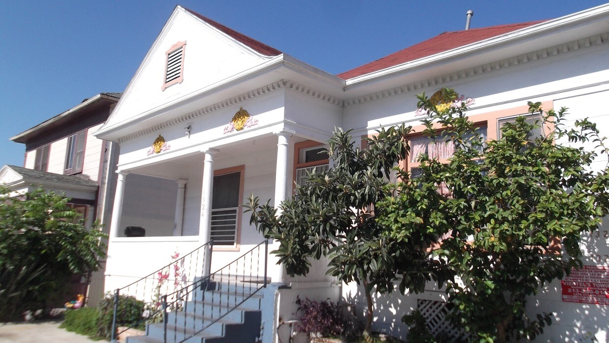 Primary Photo - 1324 Magnolia Ave