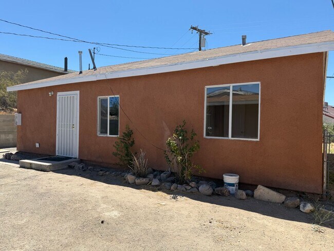Building Photo - 400 W Fredricks St