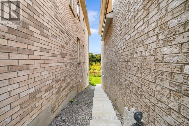 Building Photo - 261 Seaview Heights