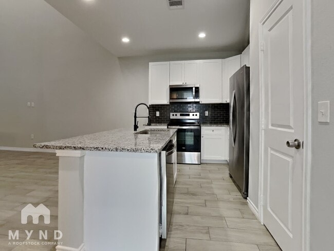 Building Photo - 15840 Forest Dr