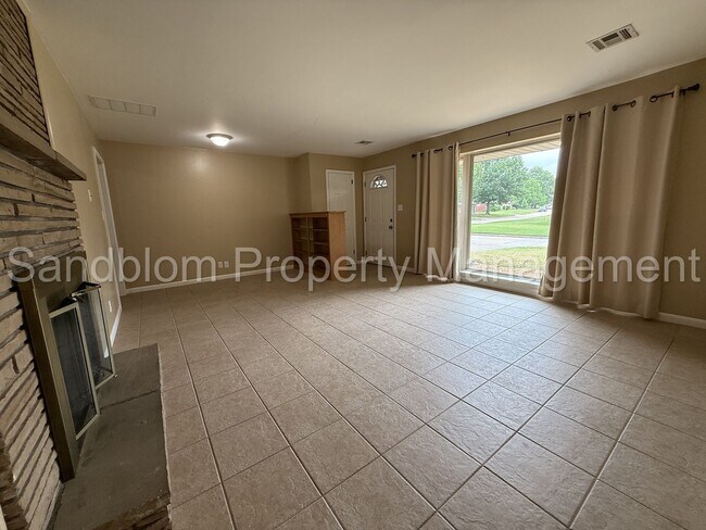 Building Photo - For Lease | Lortondale | $1350 Rent