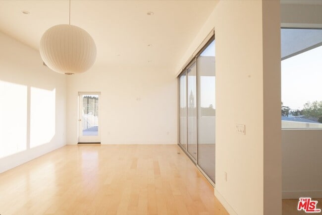 Foto del edificio - 4826 Franklin Ave