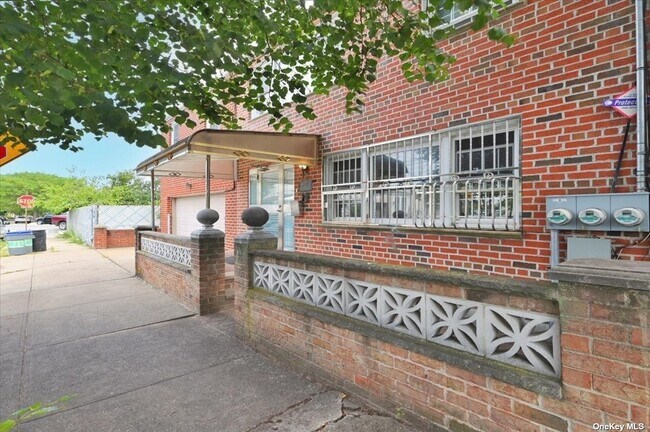 Foto del edificio - 89-57 Gold Rd