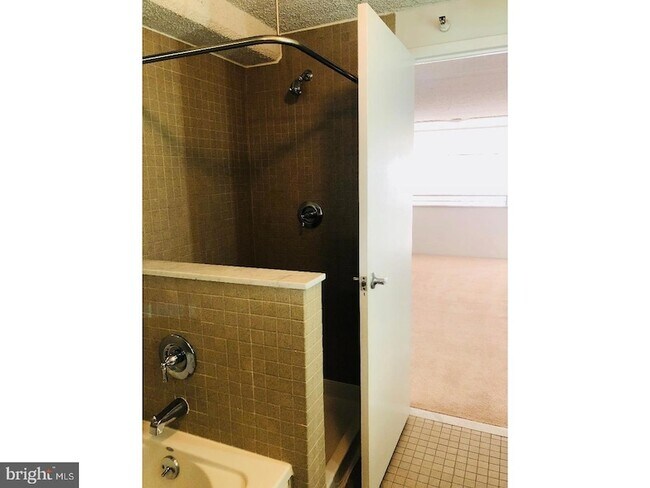 Foto del edificio - 2300 Walnut Street Unit 1B-519