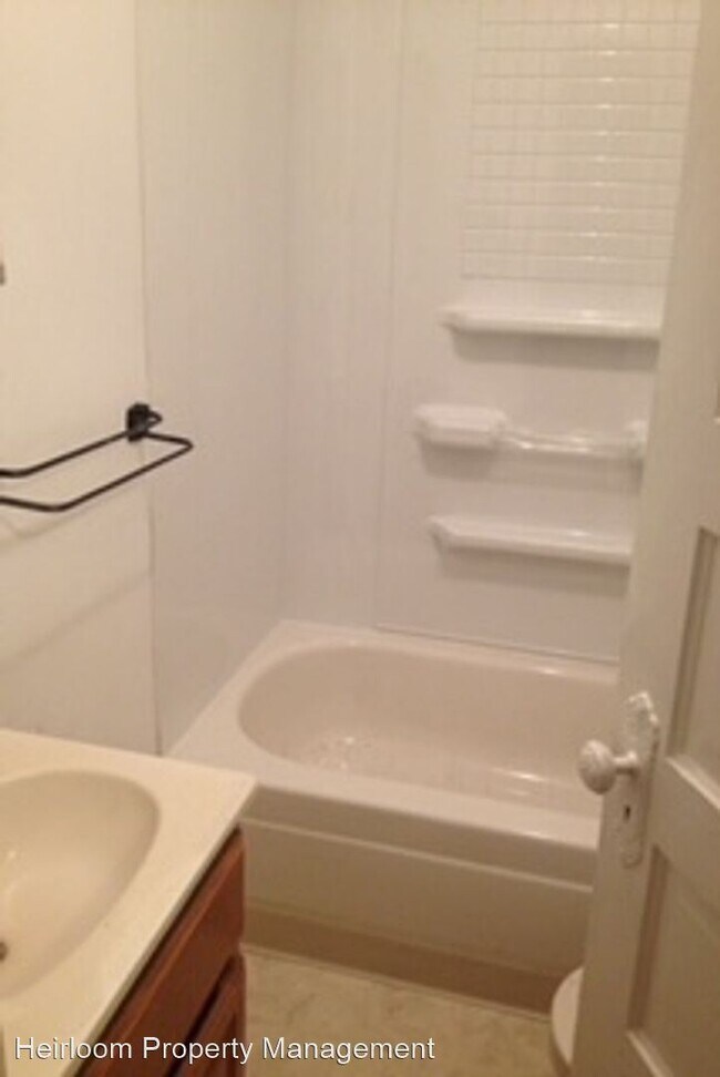 Building Photo - 3 br, 1 bath House - 5813 Grand Ave