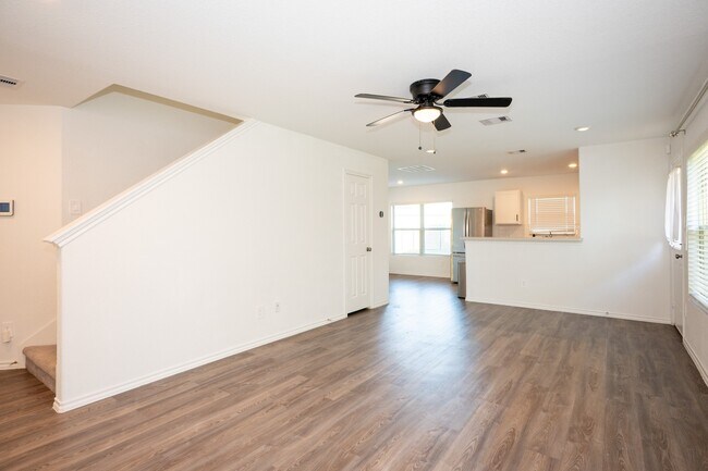 Foto del edificio - 5403 Rosser Ruby Way