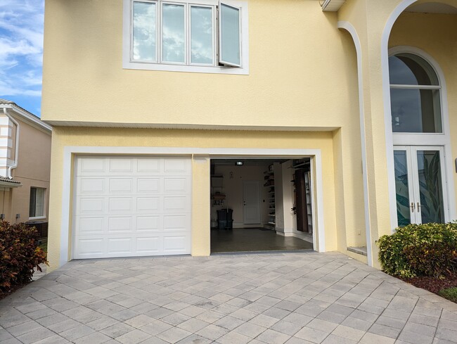 Building Photo - 960 Landmark Cir