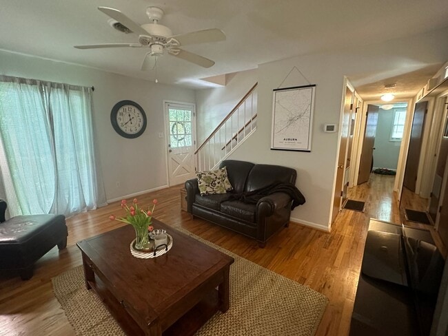 Foto del edificio - Southside Auburn Cottage