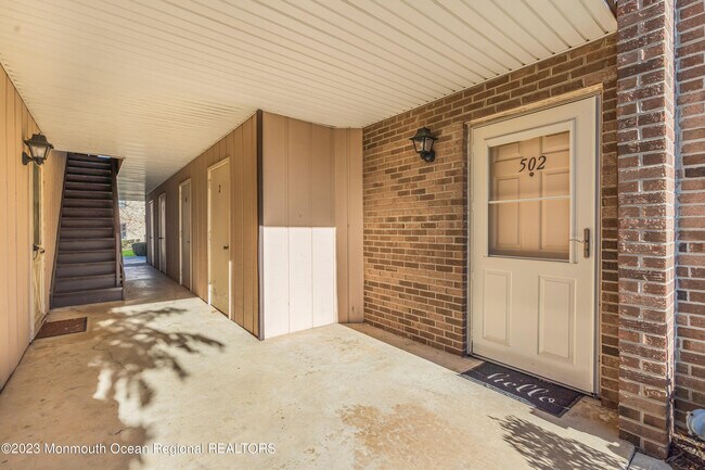 Building Photo - 502 Wellington Pl