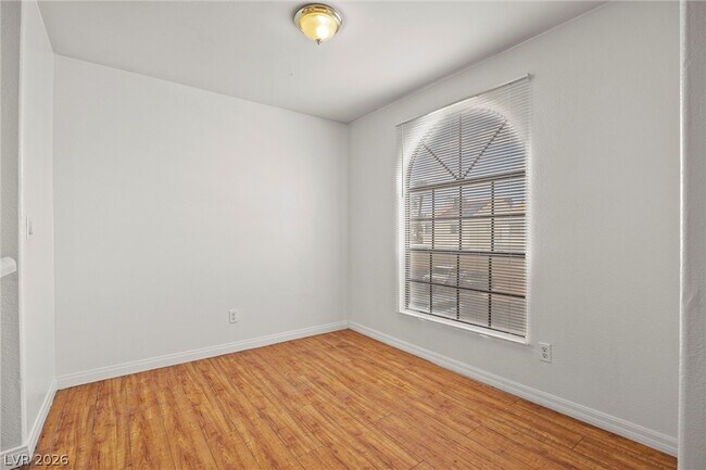 Foto del edificio - 2972 Juniper Hills Blvd