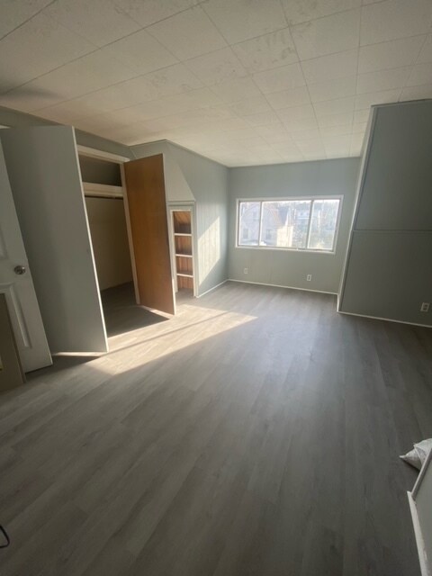 3rd floor room - 443 North Ave