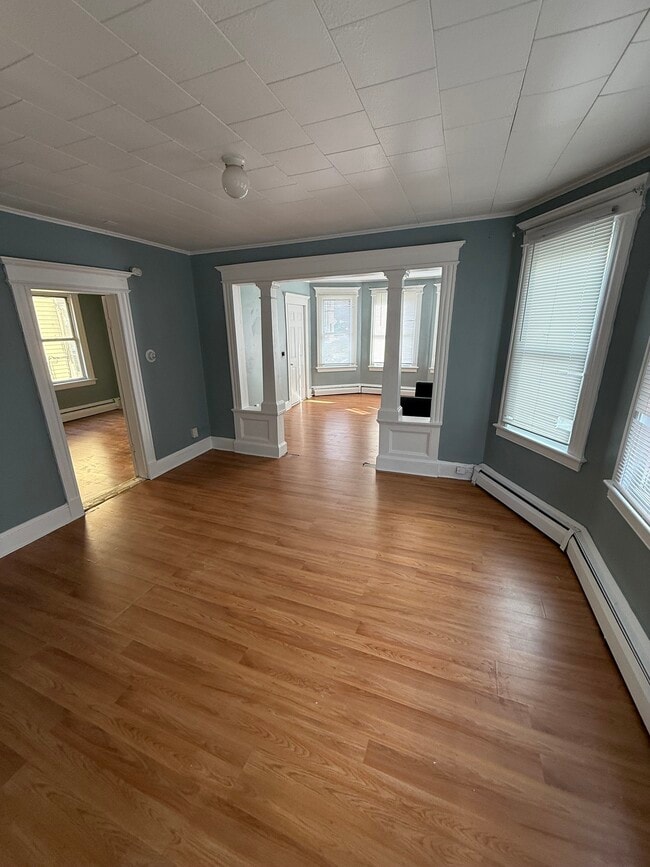 Building Photo - 76 Lounsbury Ave