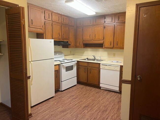 Foto del edificio - 2 Bedroom Townhome in Stone Mountain